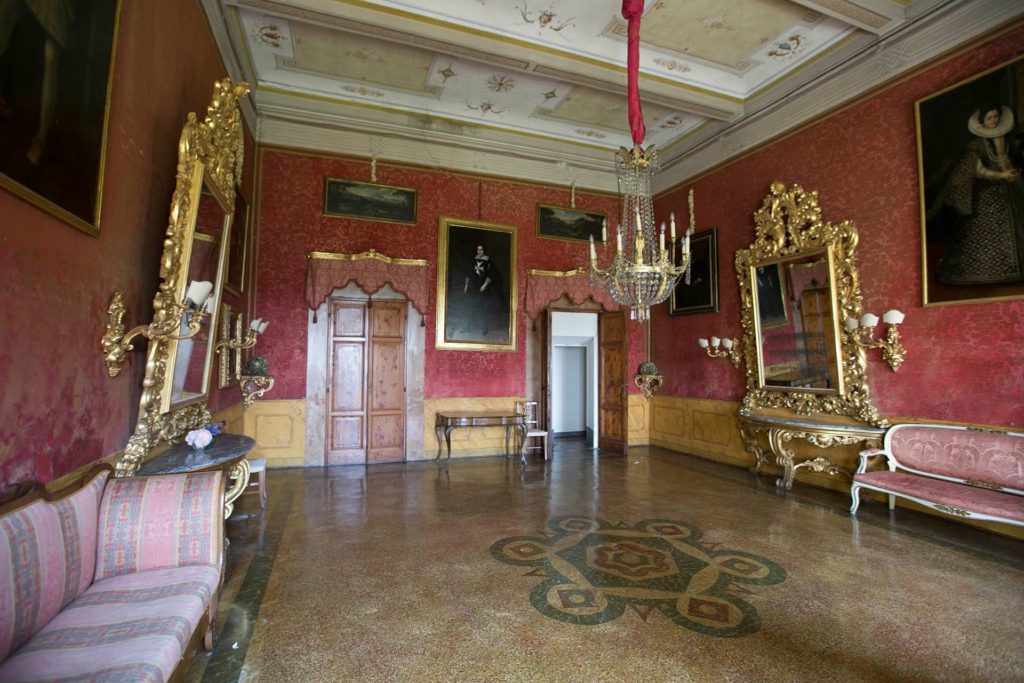 Italy Locations - Castel and Villas